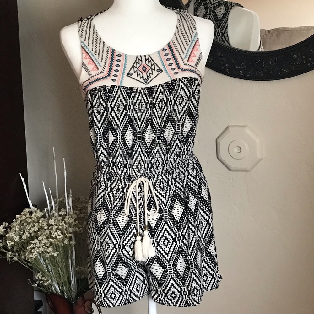 Xhilaration Tribal Print Romper- Juniors Medium